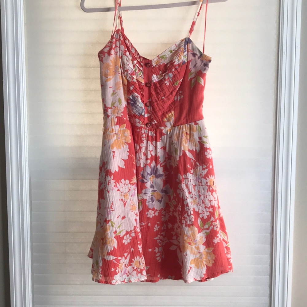 Spring/summer floral sleeveless flowy mini dress